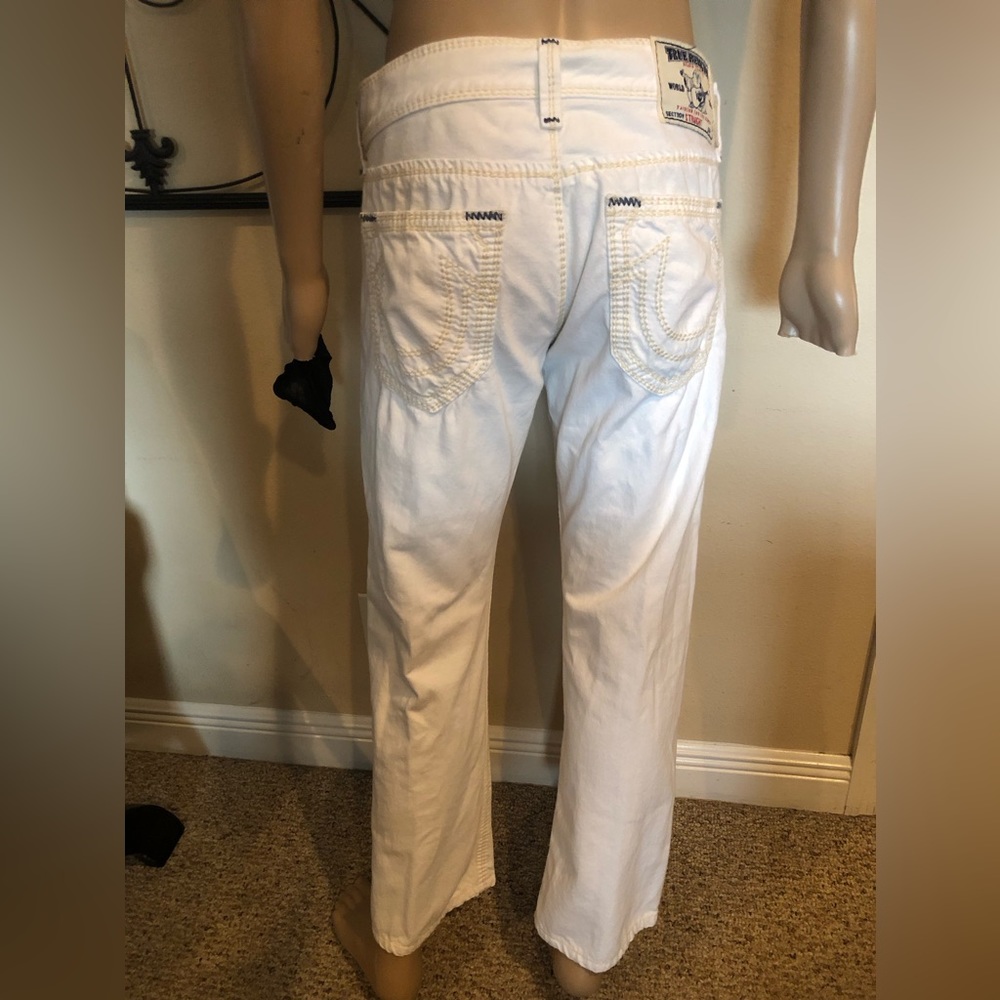 True Religion White and Cream Straight Jeans with blue stitching accents 34 x 32